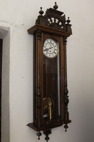 tudor-antiques
